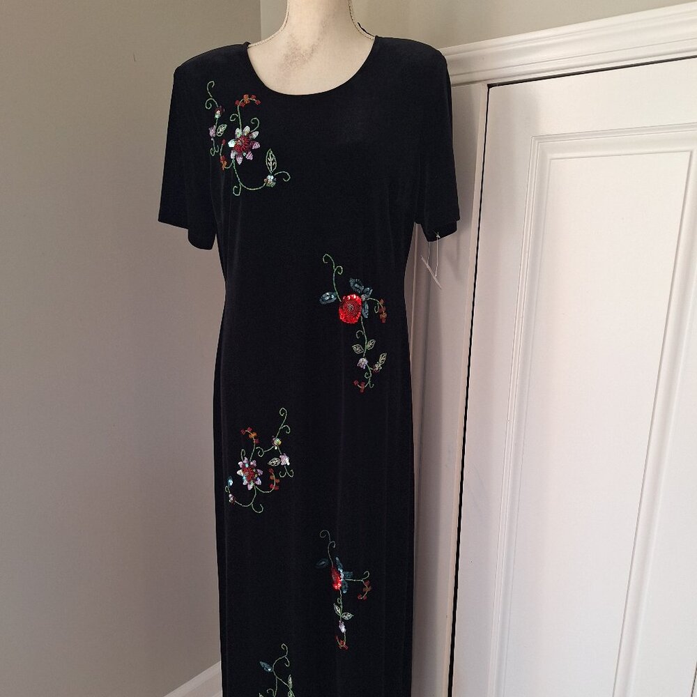 Fantastic vintage black velvet dress by S.L. Fashion. Size 14